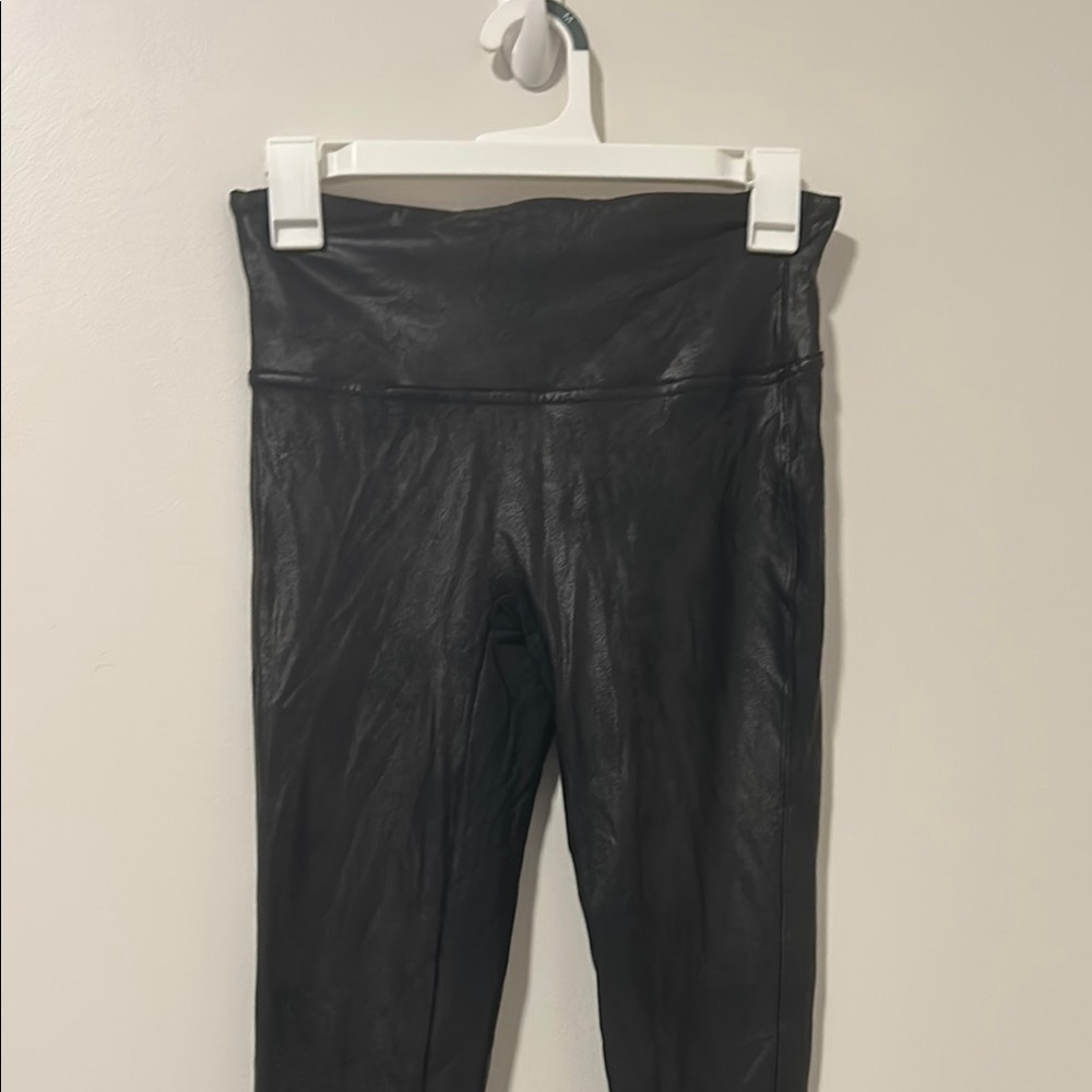 Spanx Black Faux Leather Shiny Leggings Size Medium Petite
